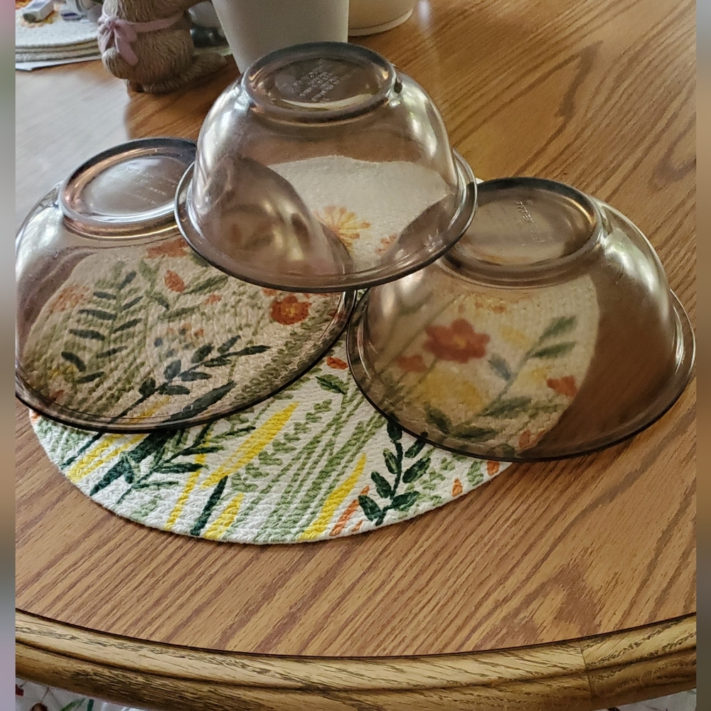 3 Pyrex Bowls,brown In Color